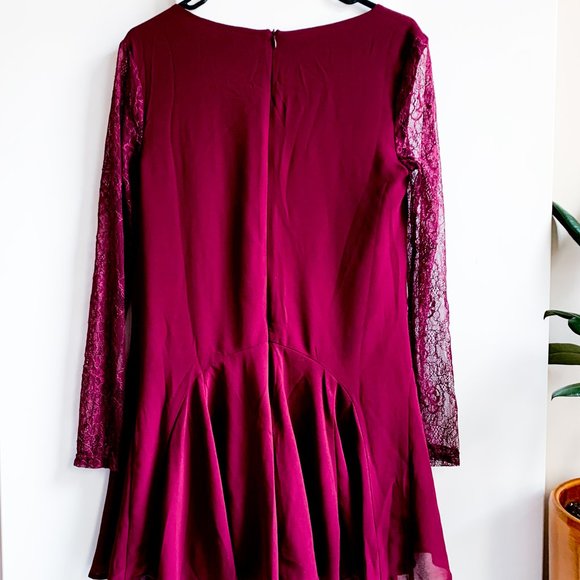 deep burgundy dress with lace sleeves - Picture 4 of 4
